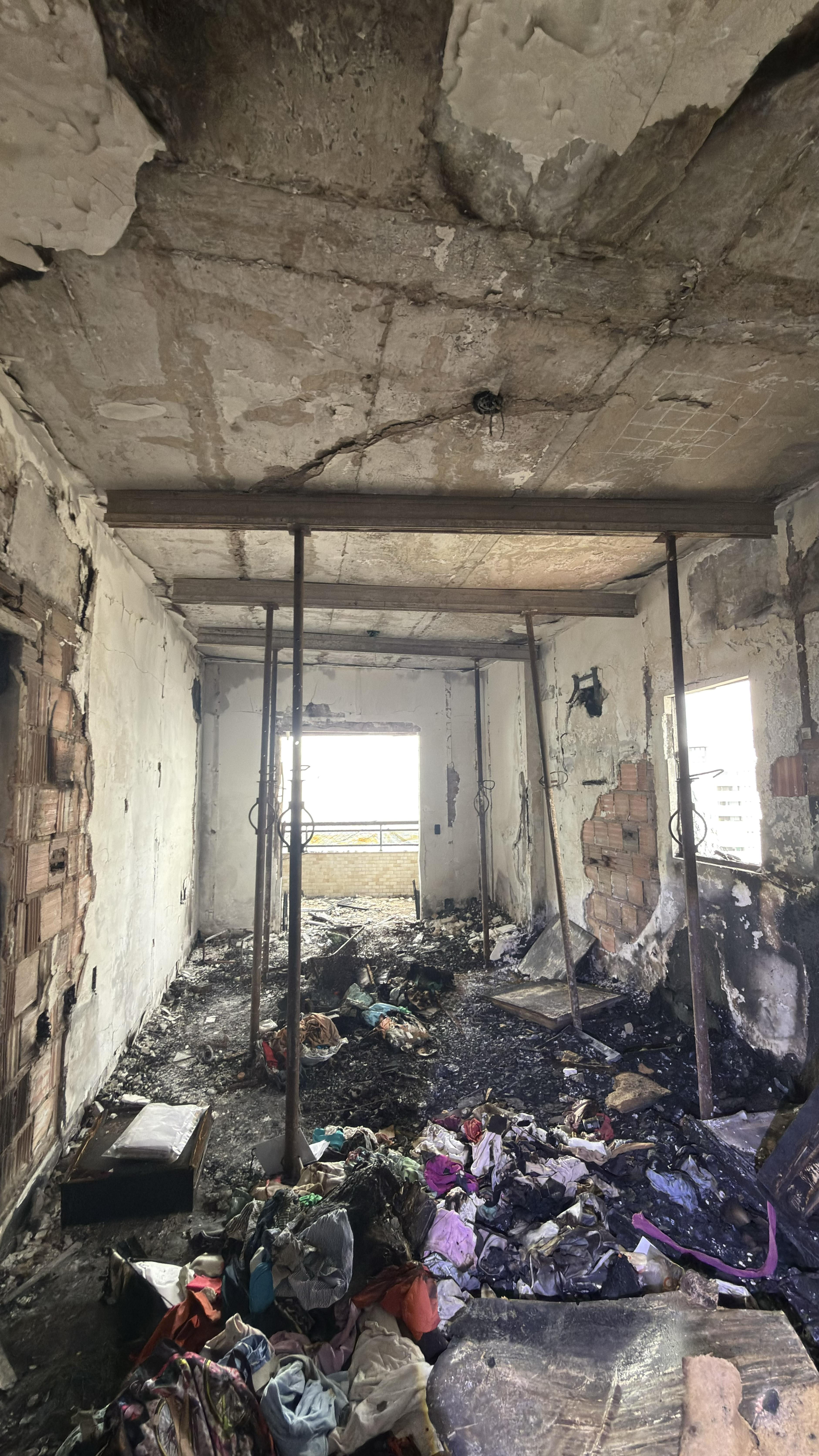 Reforço estrutural em apartamento residencial — vista 1